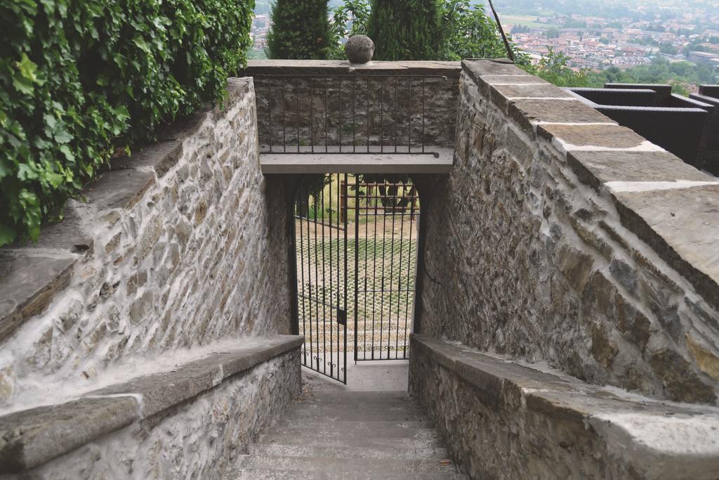 B&B Dimora Delle Donnole Bergamo Alta Exterior photo